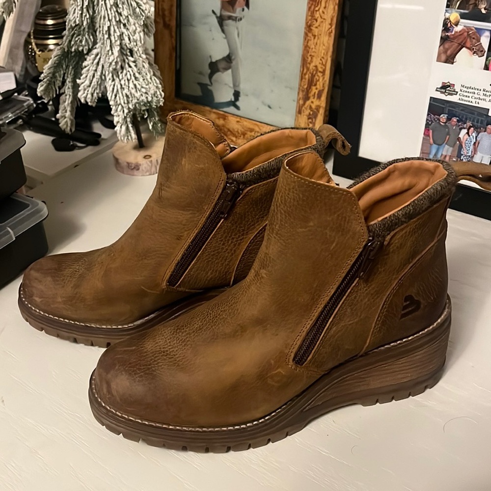 B-52 size 10 wedge booties!